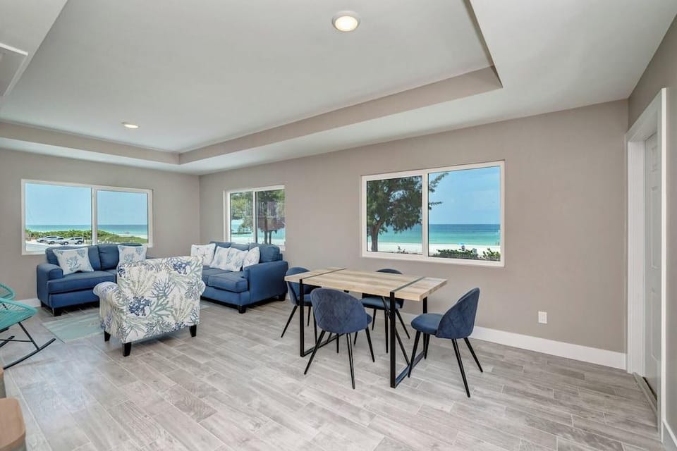 AMI Gulf Lookout-views Of The Gulf From Every Room-rooftop Terrace Hotel in Bradenton Beach