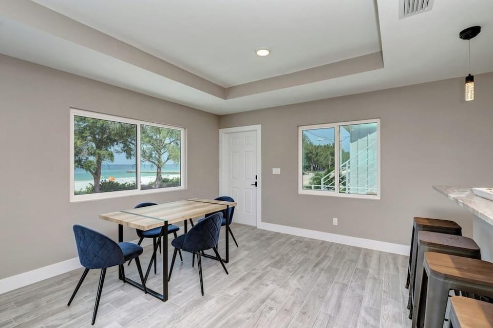 AMI Gulf Lookout-views Of The Gulf From Every Room-rooftop Terrace Hotel in Bradenton Beach