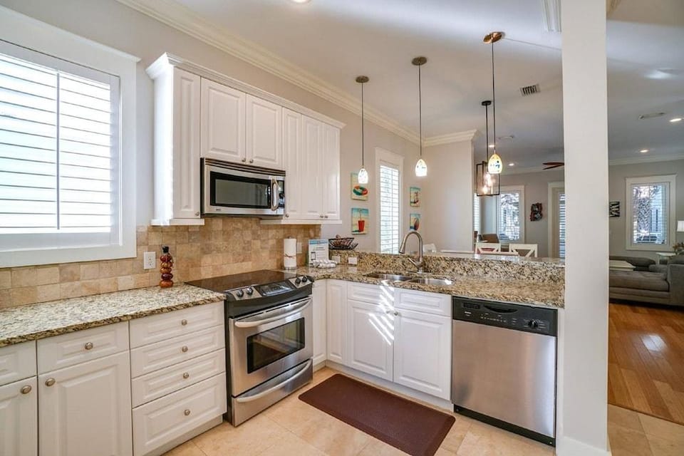 30A Beach House - Sunny Daze By Panhandle Getaways Hotel in Carillon Beach