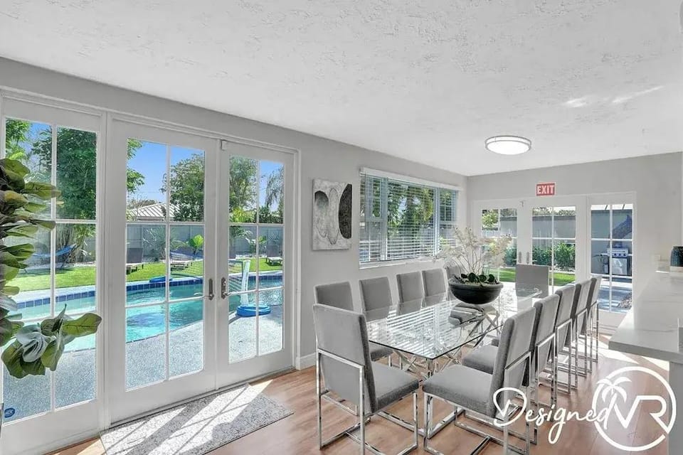 8BR Family Resort with Pool & Playground Hotel in Pompano Beach