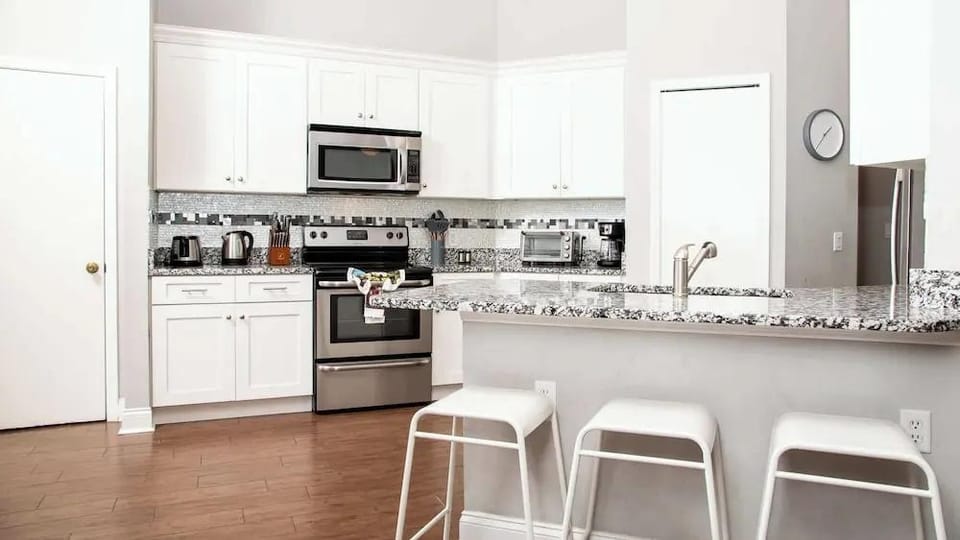Wonderland at White Crane Hot tub & Lake Views! Hotel in Osceola County