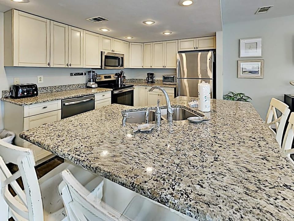 Regency Cabanas by Southern Vacation Rentals Hotel in Pensacola Beach