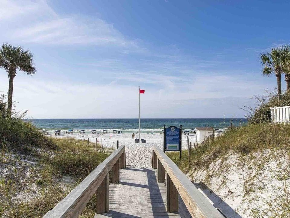 Emerald Destination Hotel in Destin