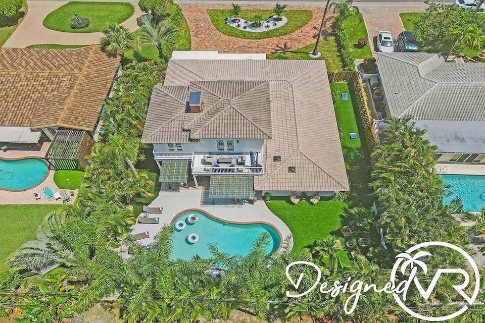 Modern Chic 7-BR with Pool & Gameroom Hotel in Pompano Beach