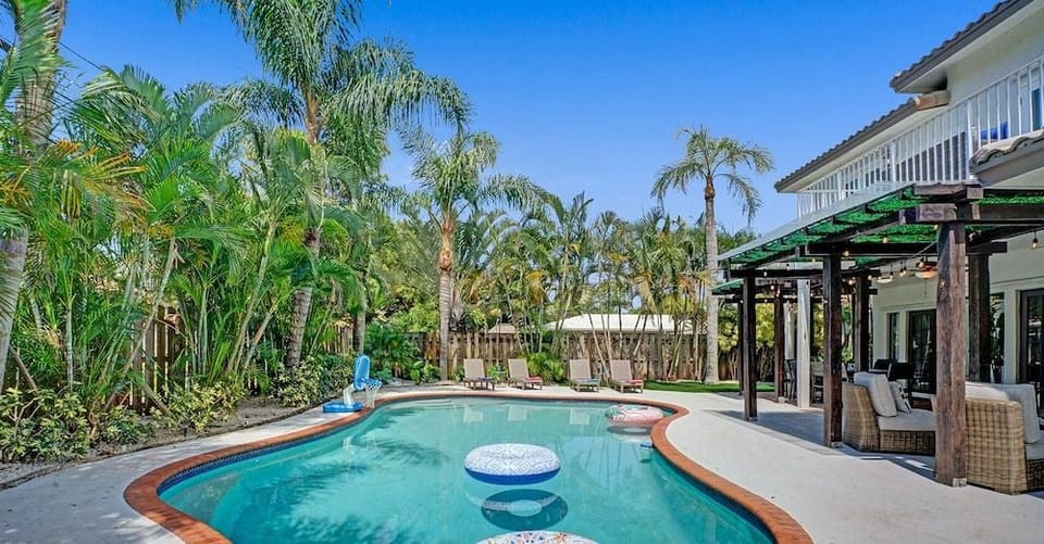 Modern Chic 7-BR with Pool & Gameroom Hotel in Pompano Beach