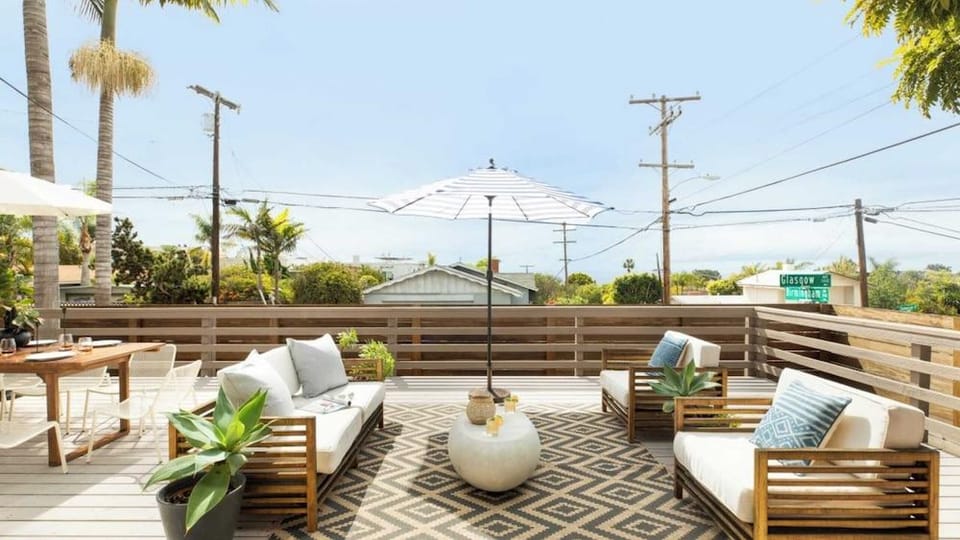 Camden by Avantstay 5mins to the Beach! Elevated Home w/ Pacific Ocean Views Hotel in Cardiff