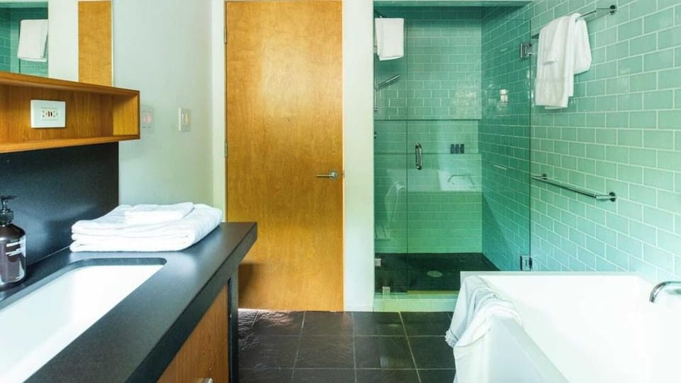 Camden by Avantstay 5mins to the Beach! Elevated Home w/ Pacific Ocean Views Hotel in Cardiff