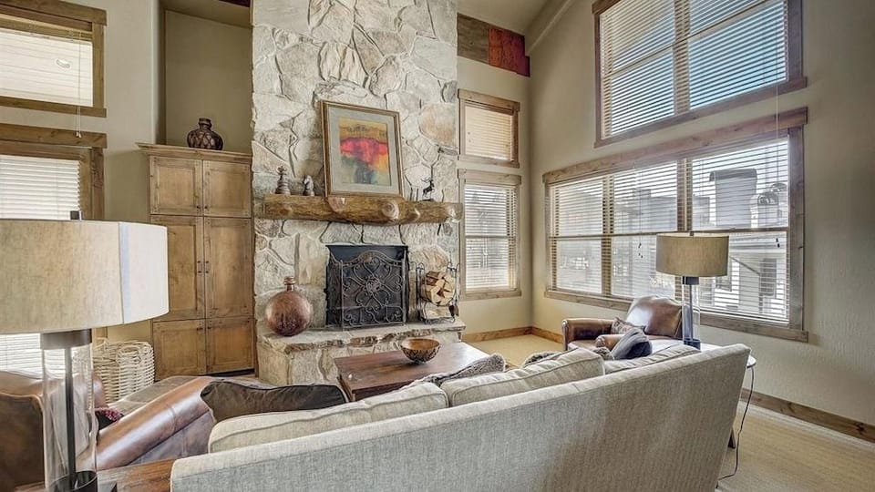 Mont Cervin #32 by Avantstay Ski In Ski Out Home in Silver Lake Village w/ Hot Tub Hotel in Deer Valley