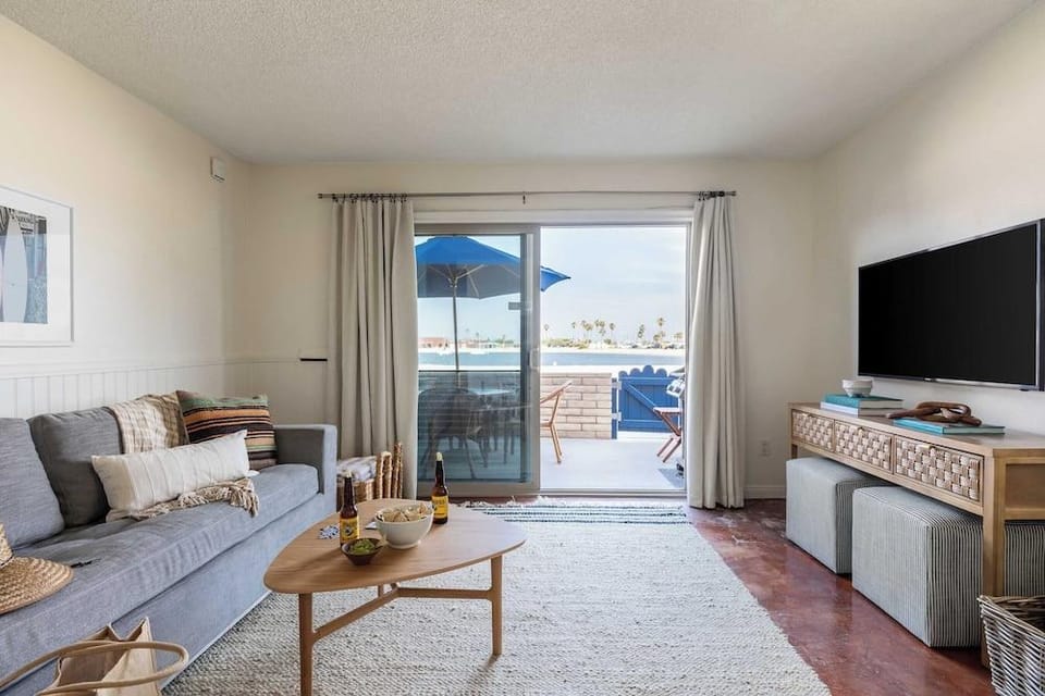 Bay View II by Avantstay Ocean View Mission Beach Home on the Sand! Hotel in Mission Beach