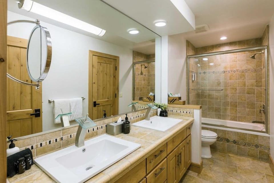 Coyote Moon by Avantstay Cabin W/sauna Mins From DT Truckee & Northstar Hotel in Truckee