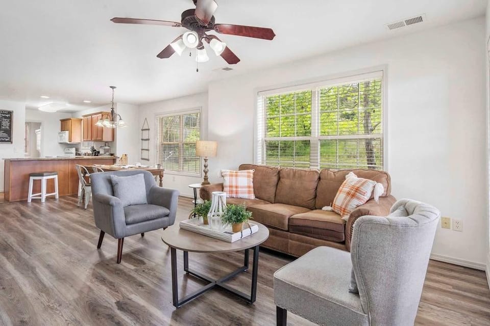 Retreat at Par Lane - Family Friendly Condo Hotel in Table Rock Lake
