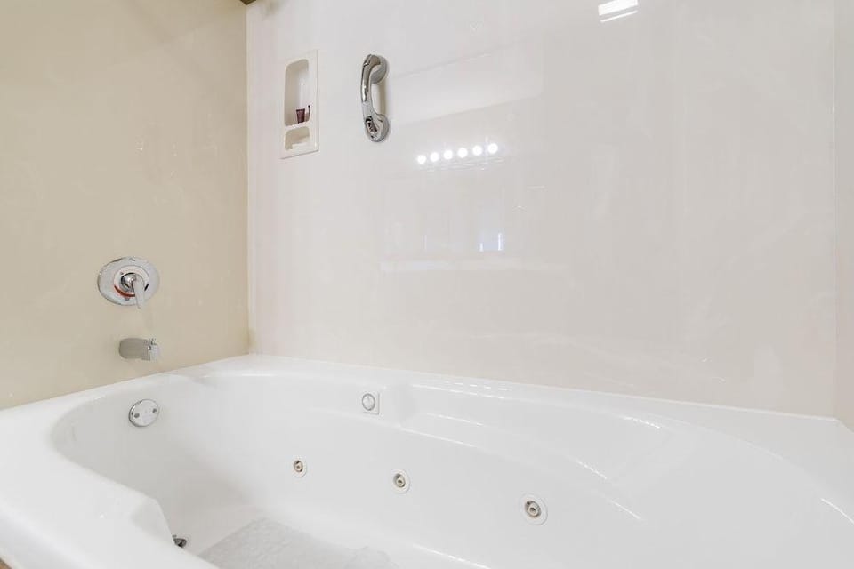 The Hogue Penthouse Unwind and Relax Hotel in Table Rock Lake