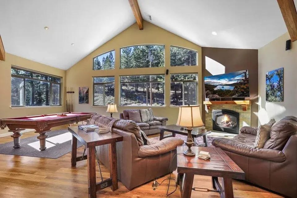 Heavenly Mountain Chalet - Skiing, Pets, Hot tub Hotel in Kingsbury