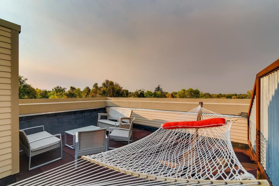 Old Town Loft Oasis With Amazing Rooftop Deck! Hotel in Fort Collins