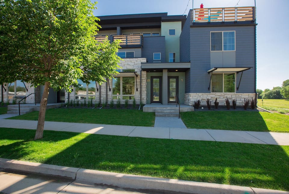 Swanky Townhome Near Old Town, Breweries and River Hotel in Fort Collins