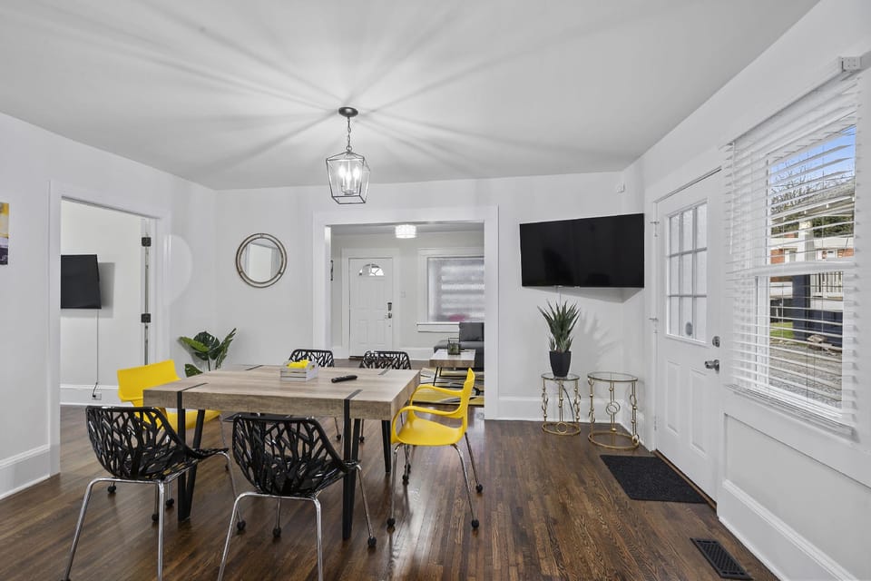 Spacious House in Charlotte Hotel in Charlotte