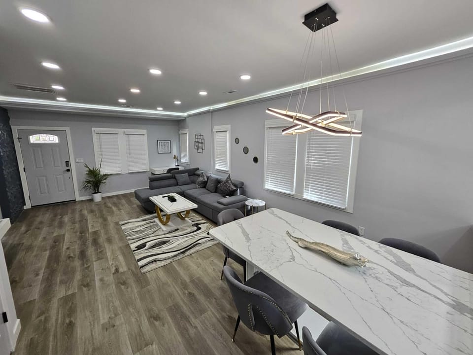 Spacious House in Charlotte Hotel in Charlotte