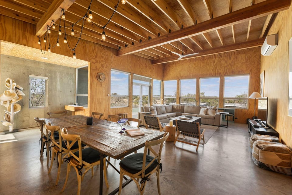 Lazo House - A Riverfront Retreat Hotel in Texas
