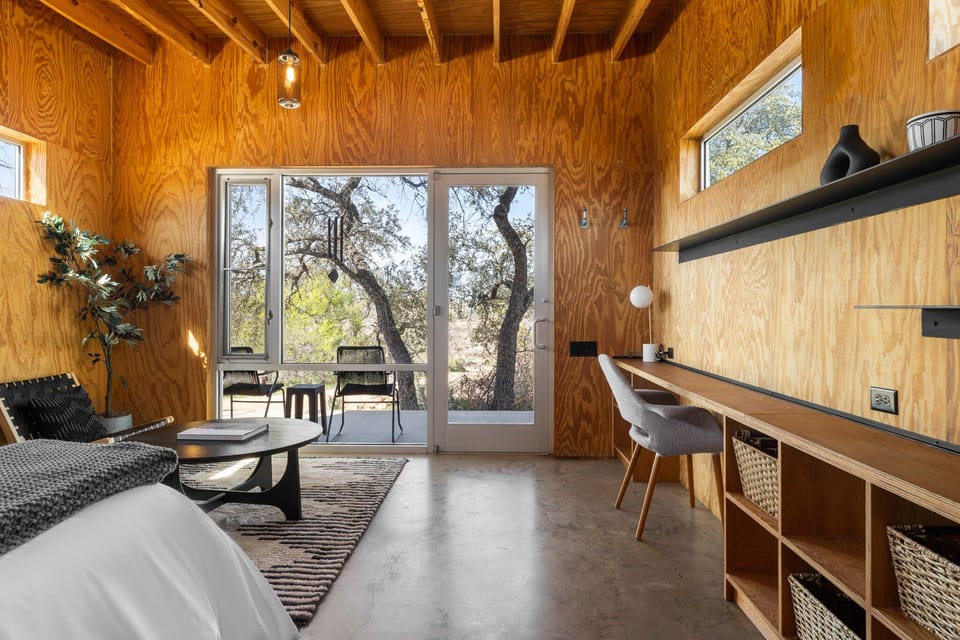 Lazo House - A Riverfront Retreat Hotel in Texas
