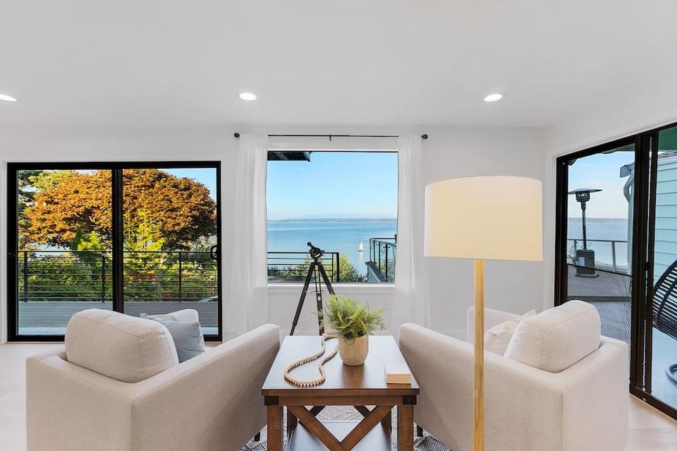 Views Seclusion & Cozy Island Comfort Hotel in Camano Island