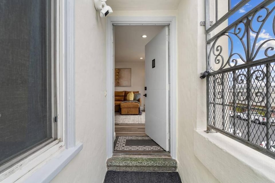 Stunning 2 Bedroom 1 Bath Home near BART Hotel in Daly City