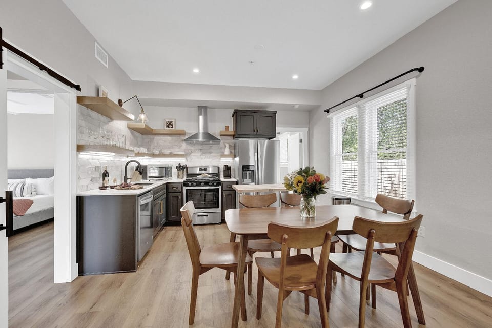 The Grove-a Charming Cottage - 2 Blks to Main St Hotel in Fredericksburg