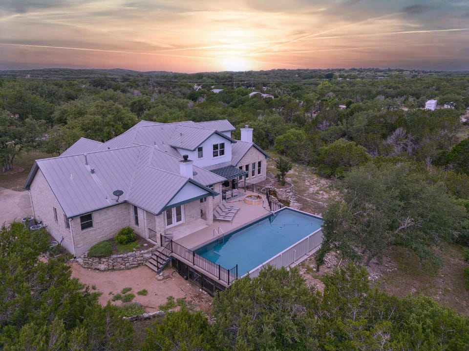 Spicewood Lodge W/pool, Hottub Hotel in Lake Travis