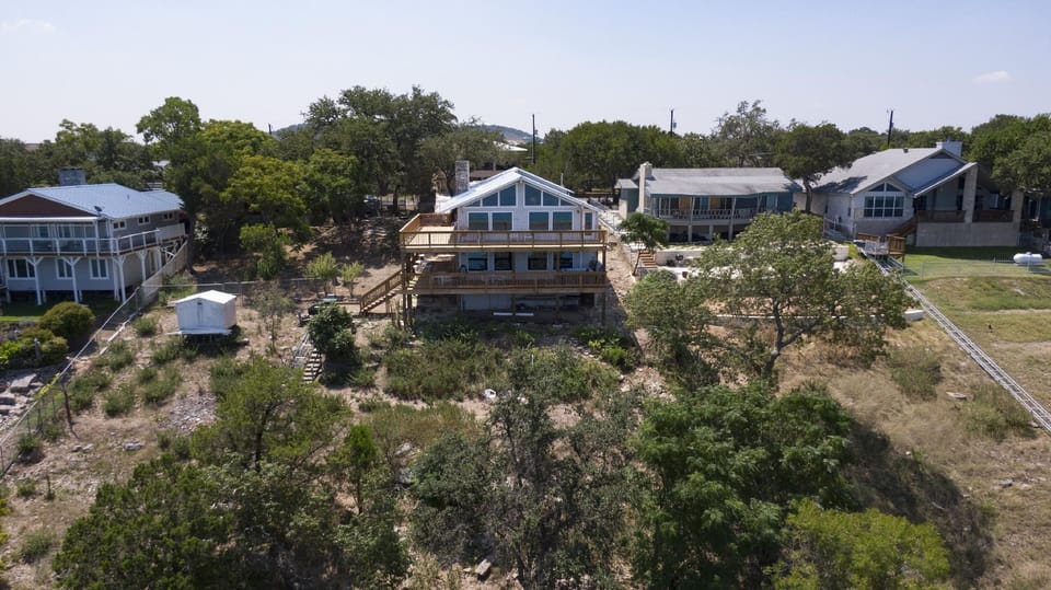 Waterfront Lake House With Hot Tub & Firepit Hotel in Canyon Lake