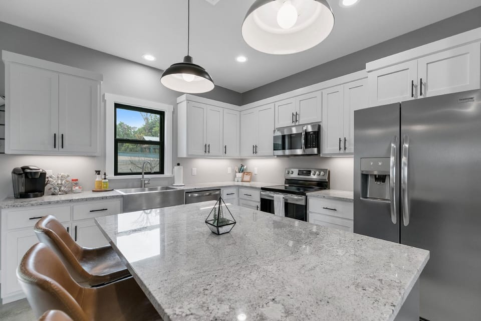 Luxury Home 3blck From Main St With Firepit Hotel in Fredericksburg