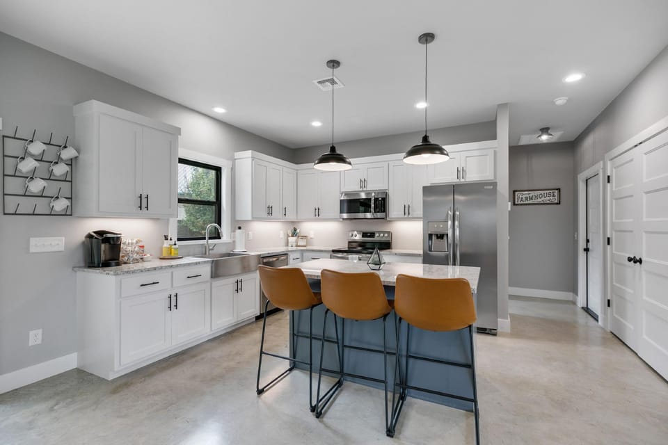 Luxury Home 3blck From Main St With Firepit Hotel in Fredericksburg