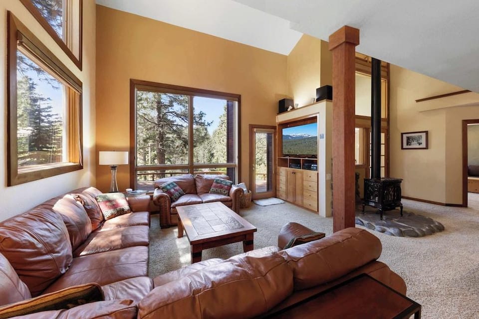 Kitzbuhel Paradise Sleeps 8 Hotel in Truckee