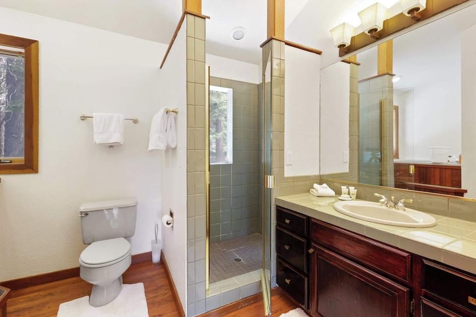 Kitzbuhel Paradise Sleeps 8 Hotel in Truckee