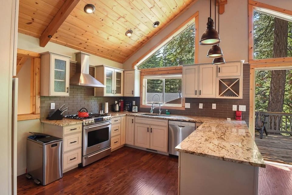 Luxury Tahoe Chalet Minutes to Dining Hotel in Tahoe Vista