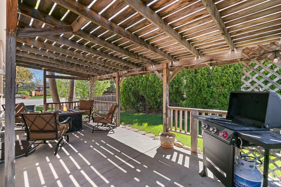 Charming Home With RV Parking, 30 Miles From Rmnp Hotel in Loveland
