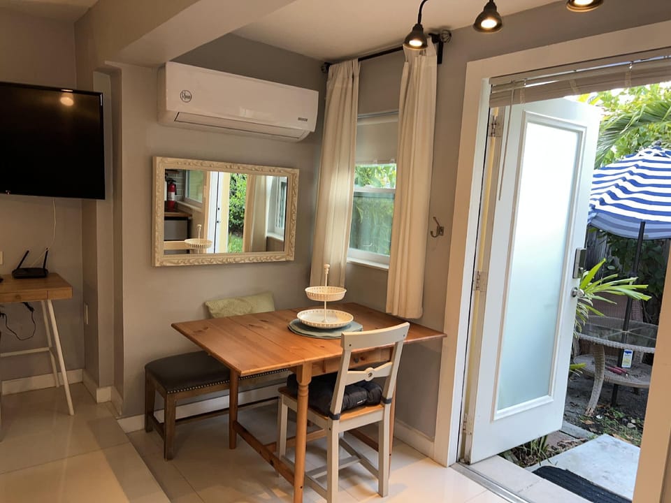Beautiful And Comfortable Home and studios Hotel in Coral Gables