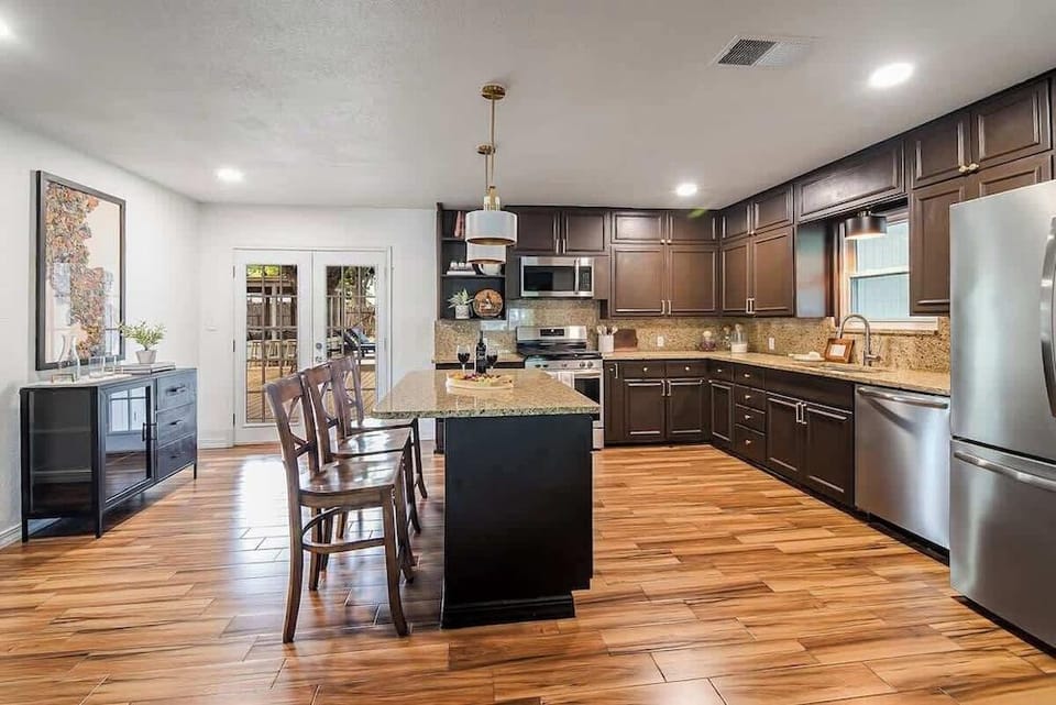 Blissful Haven With Hot Tub & Fire Pit Hotel in Fredericksburg