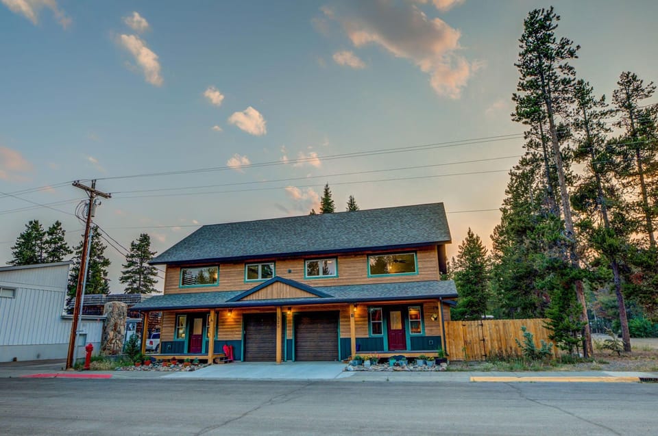 Barnes on Boundary Unit A Hotel in West Yellowstone