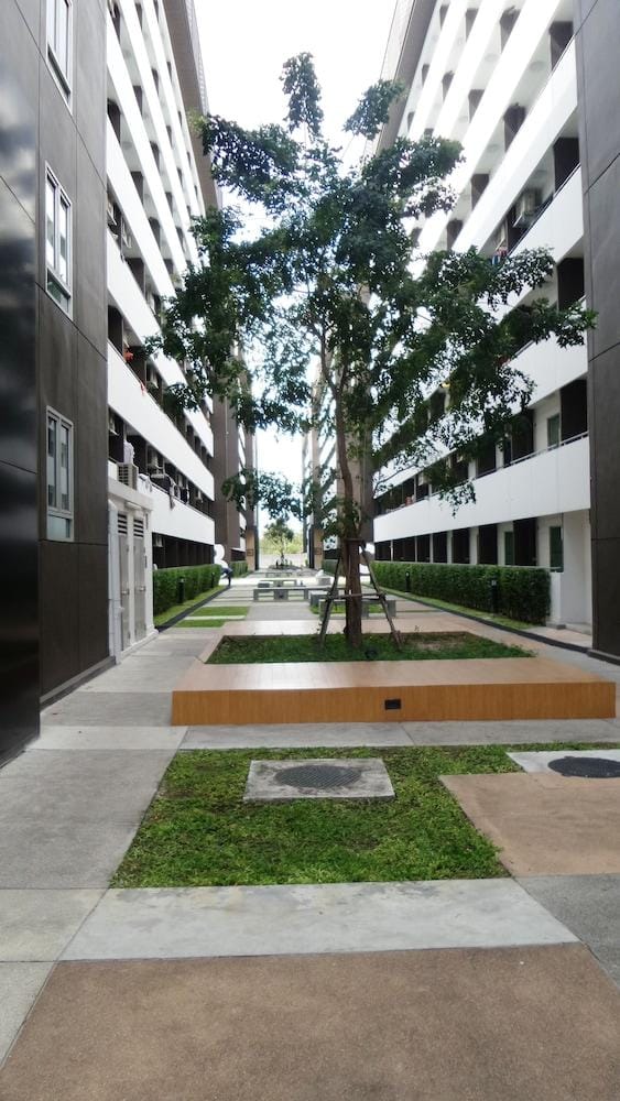 PLUM Condo Phaholyothin 89 Hotel in Laos