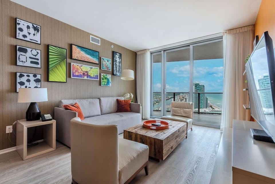 Luxury Living on the Beach w/ Resort Amenities! Hotel in Hollywood Beach