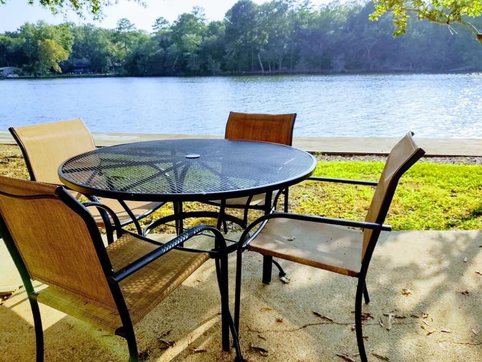 Spacious Lakeside Country Getaway Hotel in Garland County