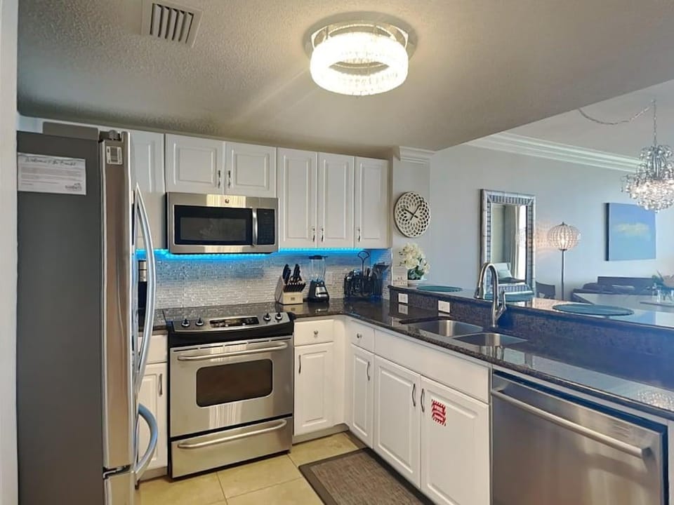 Majestic Beach Towers by Southern Vacation Rentals I Hotel in Long Beach
