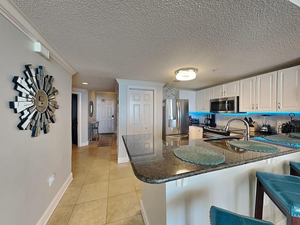 Majestic Beach Towers by Southern Vacation Rentals I Hotel in Long Beach