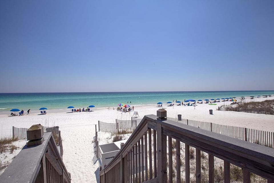 Crystal Dunes Beach Resort by Panhandle Getaways Hotel in Destin