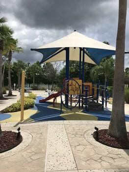 Kissimmee Vacation Homes by Shine FM Hotel in Osceola County