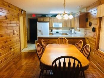 Poplar Point Condo Unit 12A - Two Bedroom Condo Hotel in Pigeon Forge