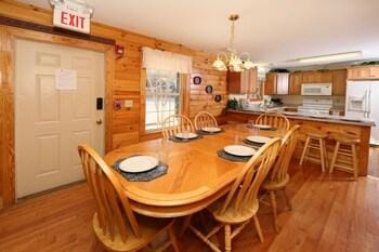 Briarstone Lodge Condo 13A - Two Bedroom Condo Hotel in Pigeon Forge