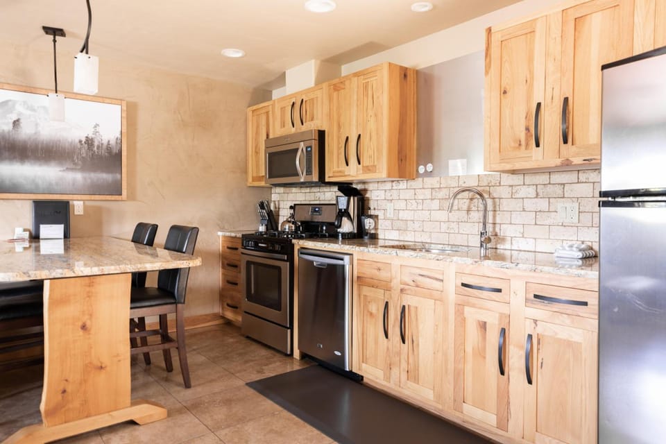 Wall Street Suites Motel in Bend