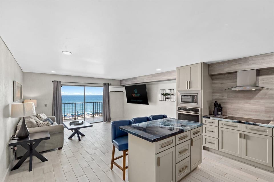 The Summit 616 Hotel in Upper Grand Lagoon