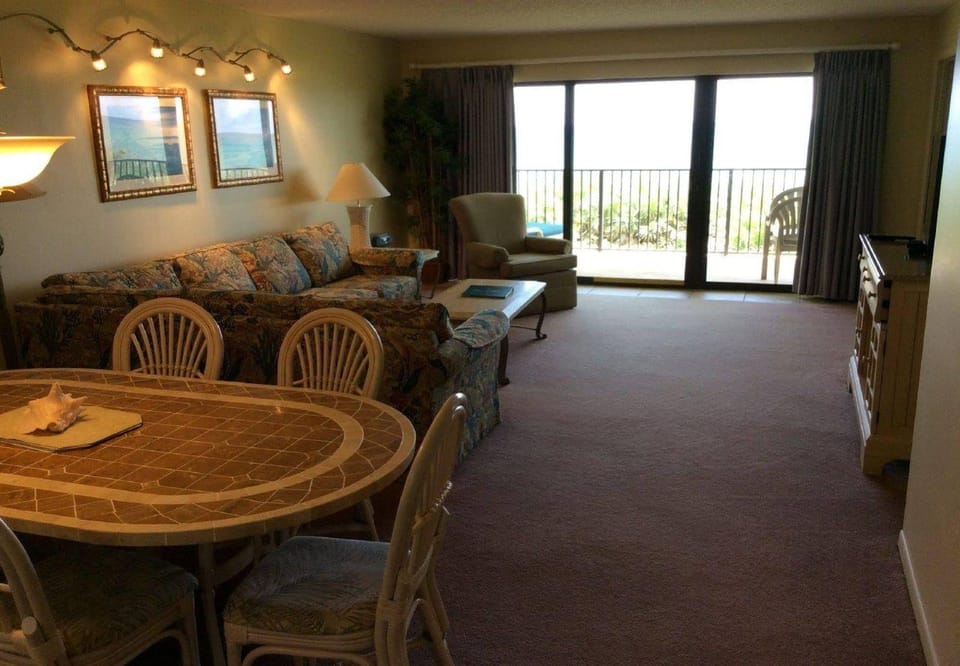 Las Olas Beach Club Hotel in Satellite Beach
