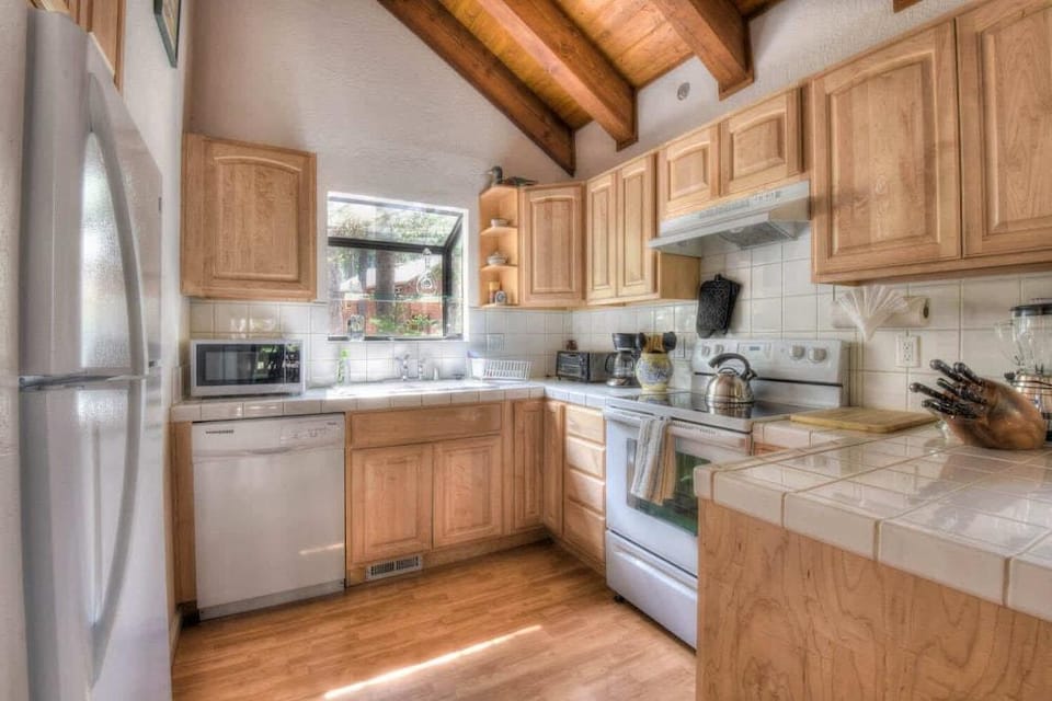 Glacier Forest Getaway HOA Access! Hotel in Truckee